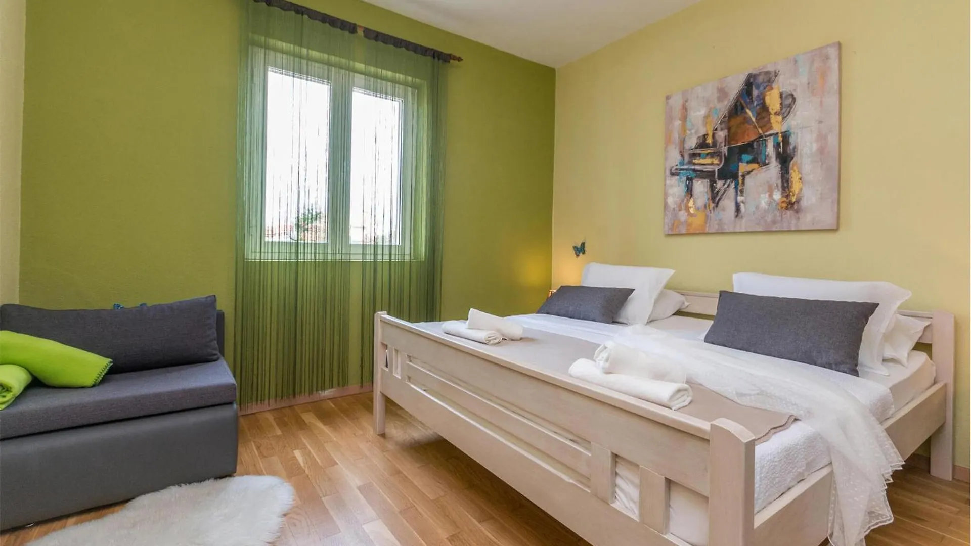 1 Bedroom Nice Apartment In 比奥格勒·纳·莫鲁 克罗地亚
